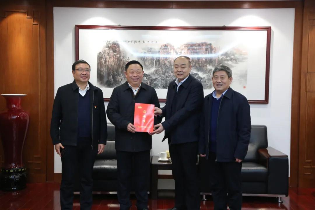 2月4日上午,刘金山会见了河南能源化工集团有限公司董事长梁铁山一行.