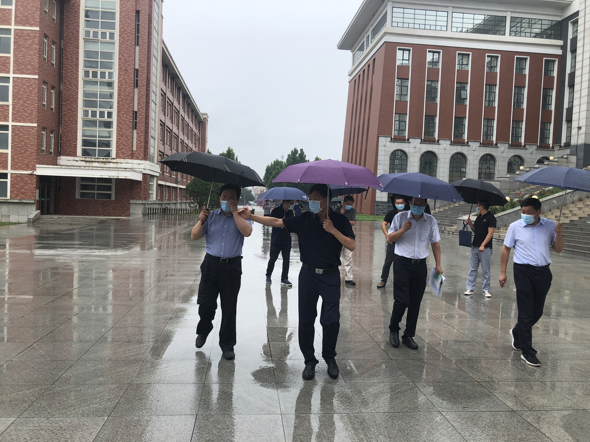 省教育厅总督学李金川到高校督导检查疫情防控和 灾后重建工作