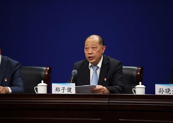 省医疗保障局巡视员尹建先生;省医疗保障局党组成员,副局长王峻峰先生