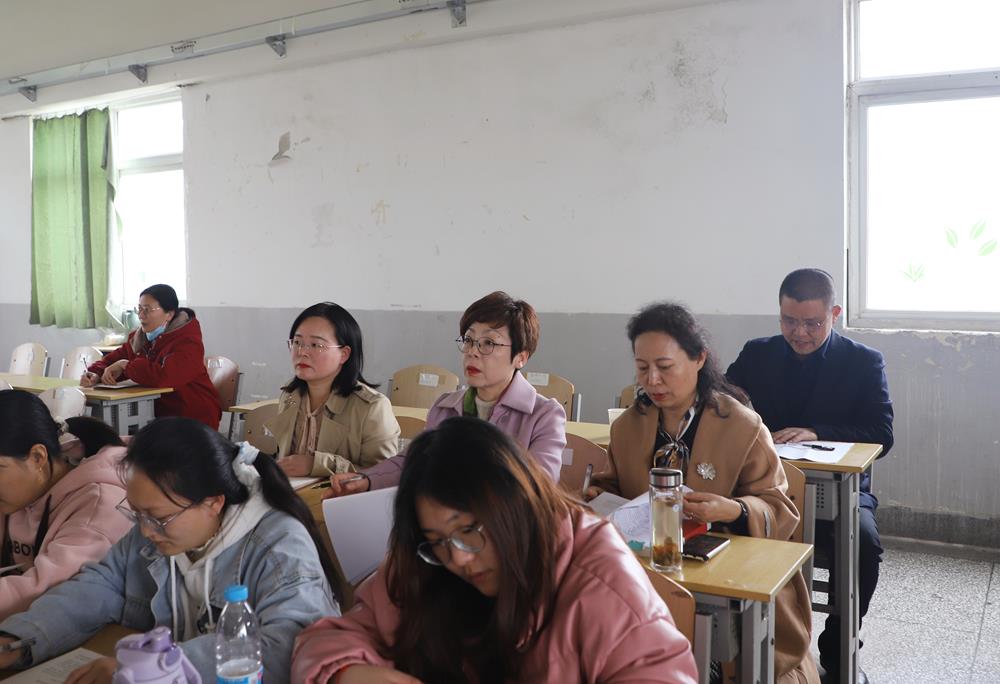 第十七调研组赴郑州澍青医学高等专科学校开展“大听课 大调研”活动