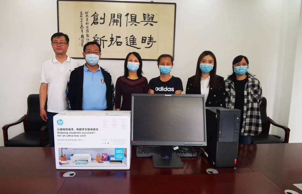 河南省科技情报中心向共建社区捐赠办公设备助力社区服务增效