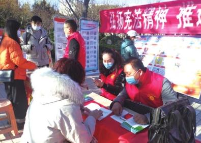 宪法宣传周期间，我省司法行政系统积极开展普法宣传活动 与法同行 精彩呈“宪”