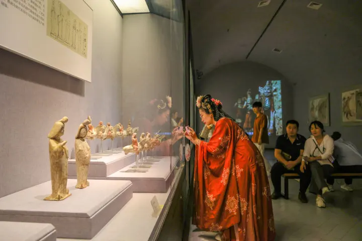 “汉服友好”城市那么多 为何要到洛阳汉服游