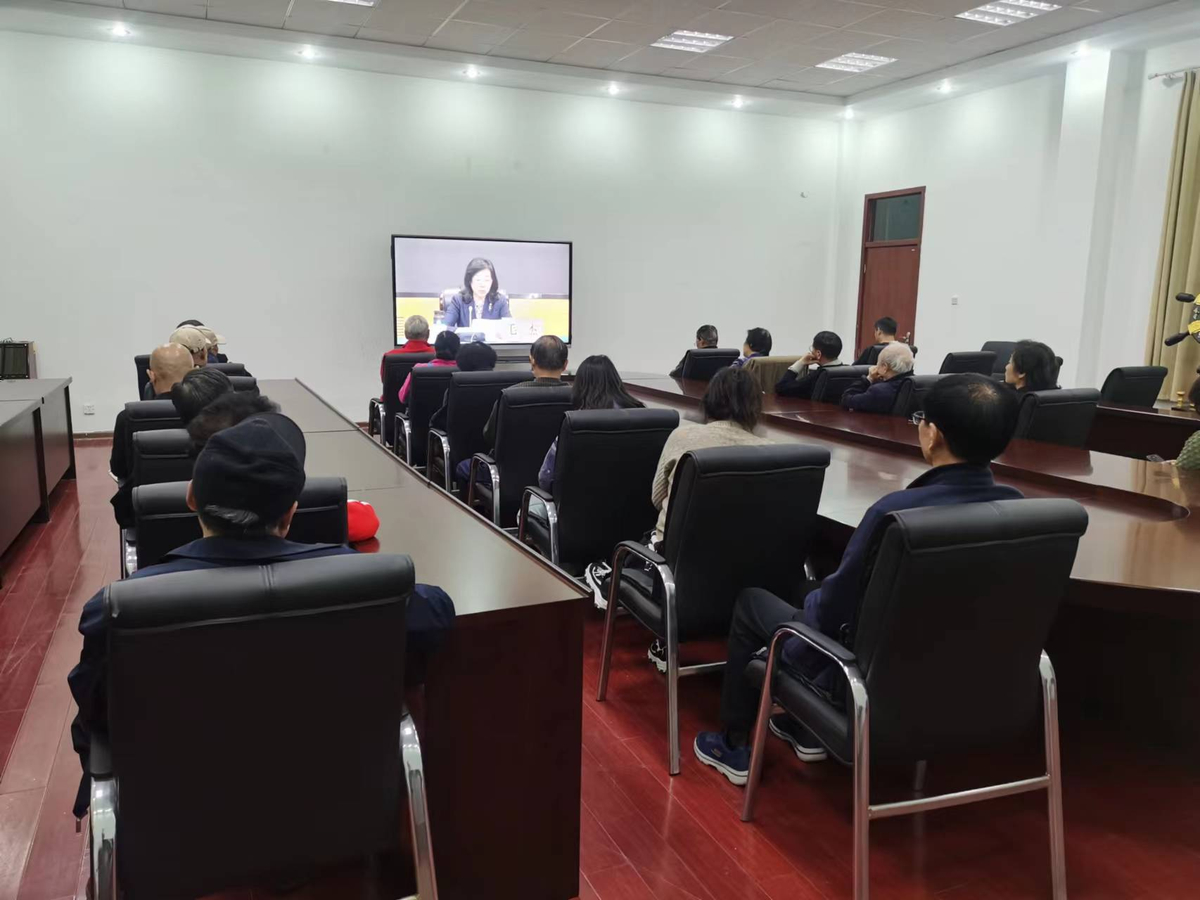 省教育厅组织厅机关离退休干部开展学习党的二十大精神知识竞答系列活动集体收听收看主题教育专题党课