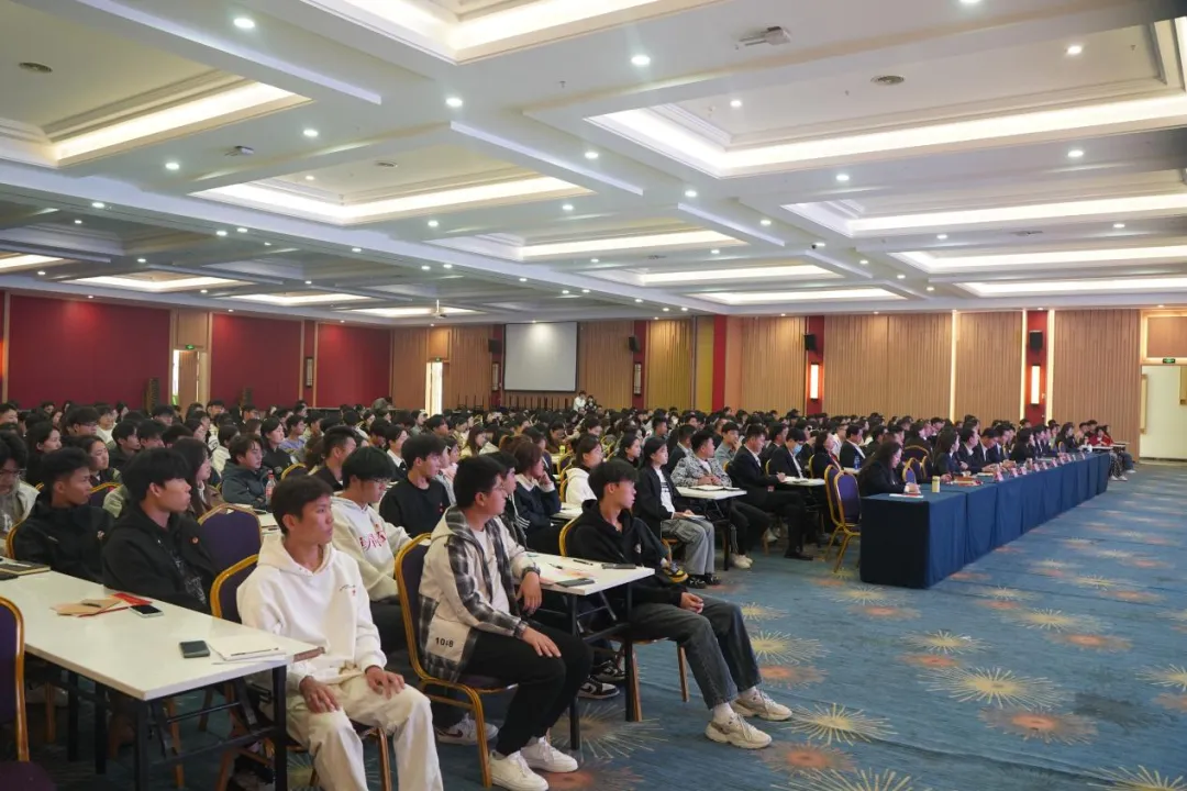 学习贯彻党的二十届三中全会精神省委教育工委宣讲团成员走进郑州食品工程职业学院
