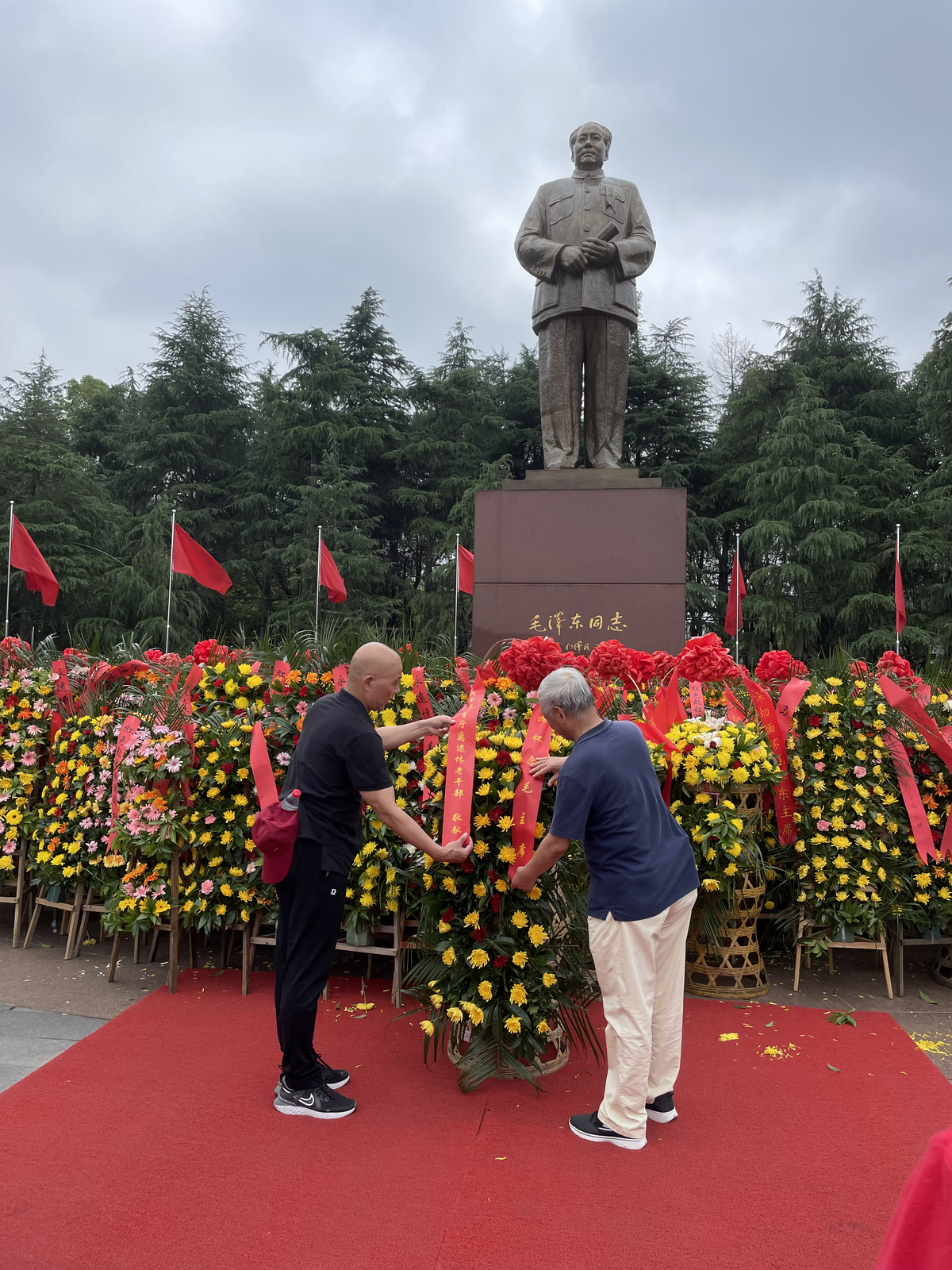 省教育厅组织机关离退休党员干部赴湖南韶山等地开展考察学习活动