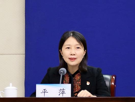 平 萍 省委宣传部二级巡视员主持人:刘京章 汝阳县人民政府副县长