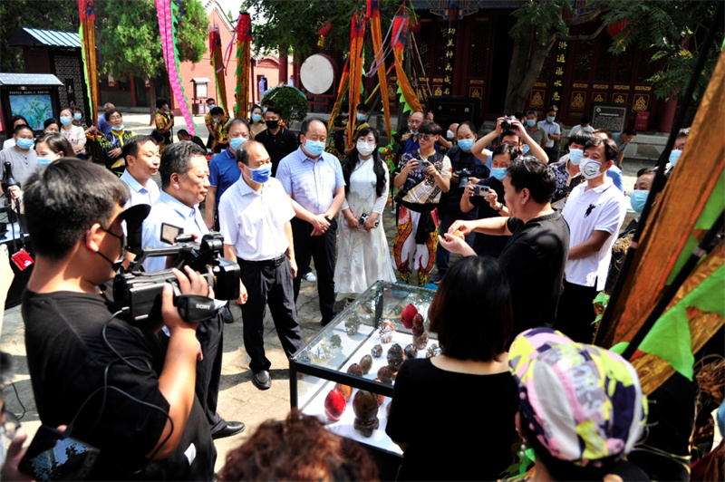 启卷知新 文脉流长——2022年河南省中华传统晒书活动启动仪式在嘉应观举行
