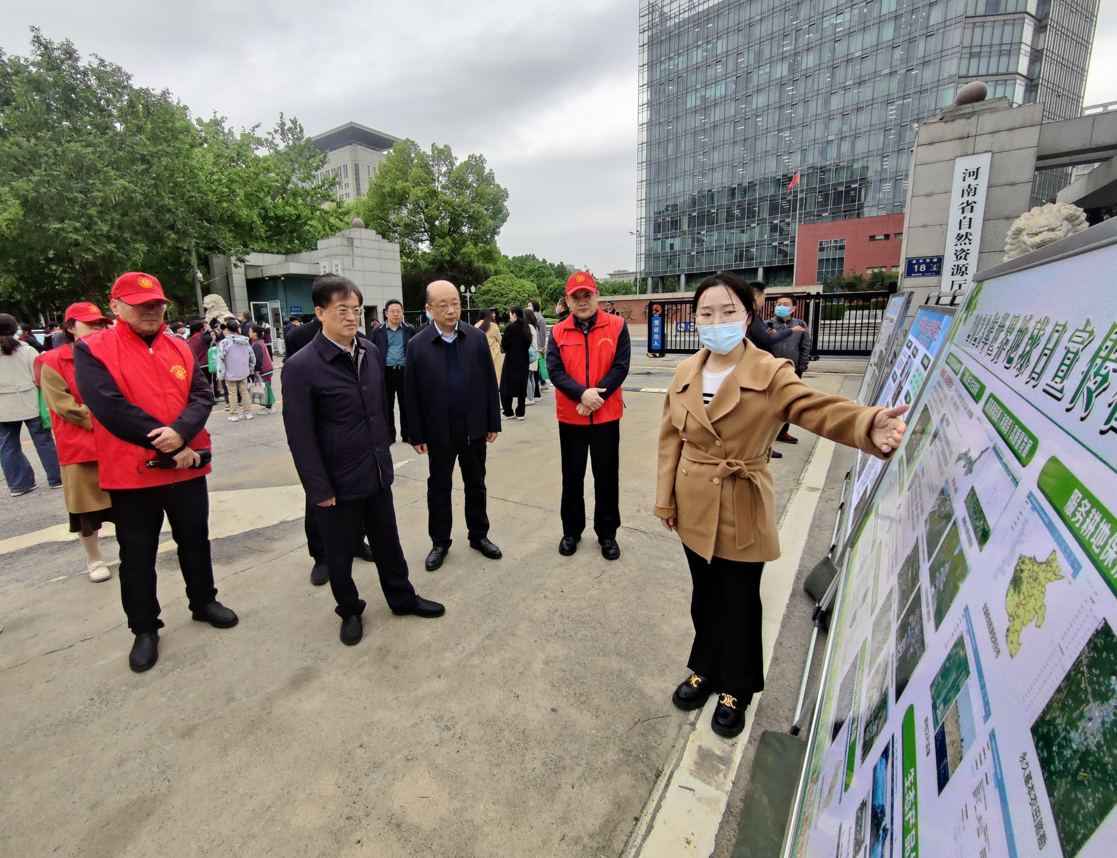 省自然资源厅组织开展世界地球日主题宣传活动