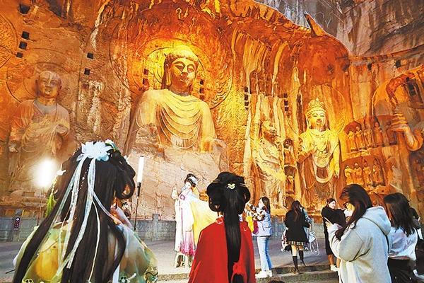 Night tour of Longmen Grottoes available in Luoyang