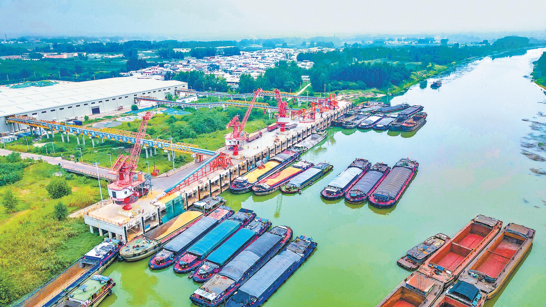 The busy Luohe Port