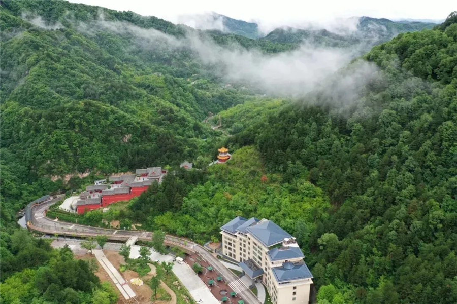 天河大峡谷第二届“茱萸花节”开幕