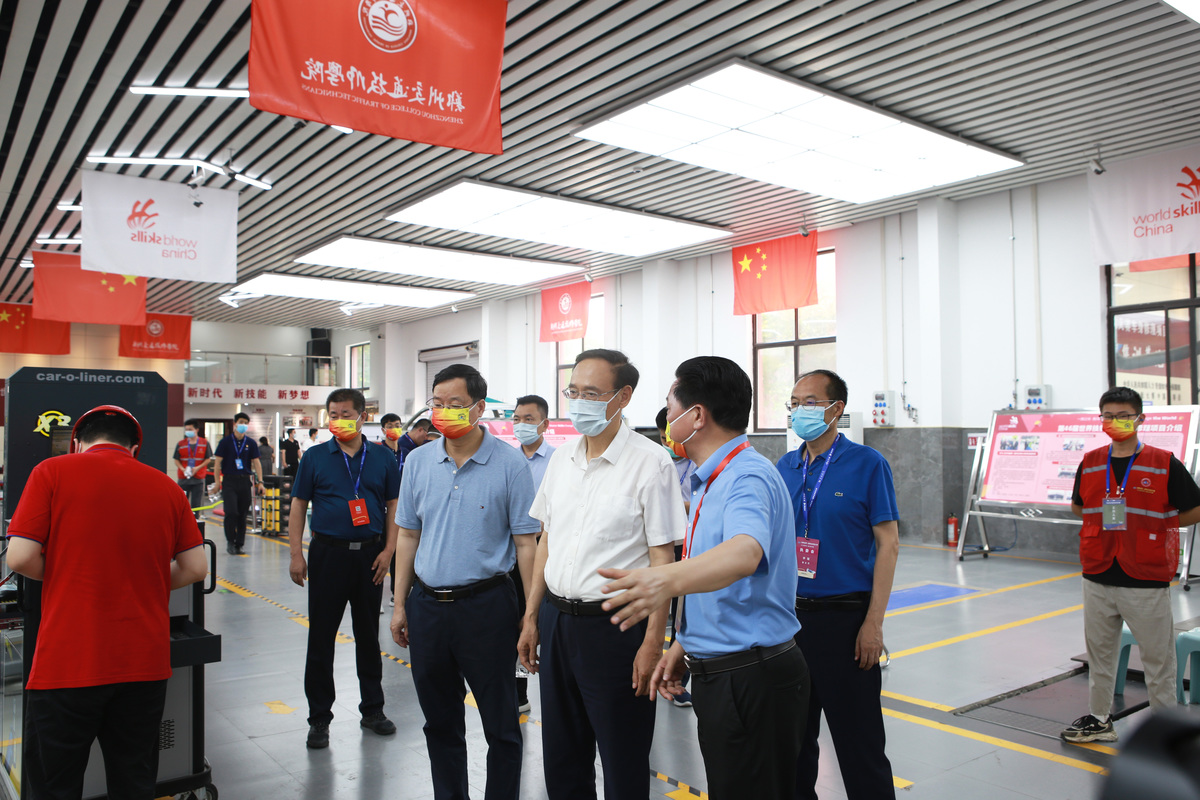 张国伟到郑州交通技师学院视察河南省第一届职业技能大赛赛事工作 张国伟到郑州交通技师学院视察河南省第一届职业技能大赛赛事工作