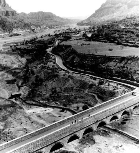 南谷洞渡槽红旗渠上的十孔渡槽