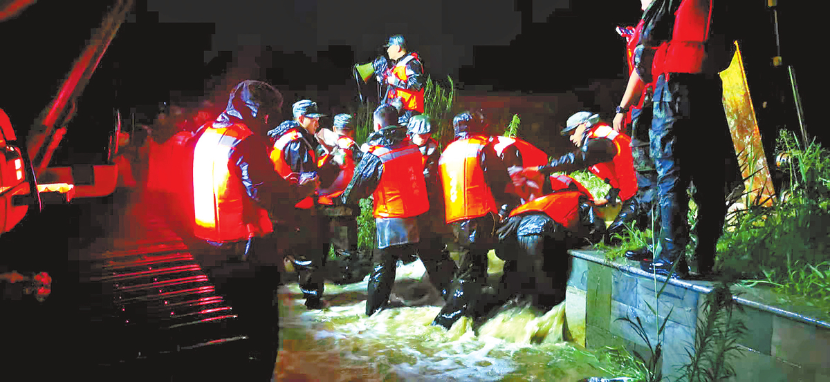 暴雨来袭 众志成城——河南省全力应对重大洪涝灾害