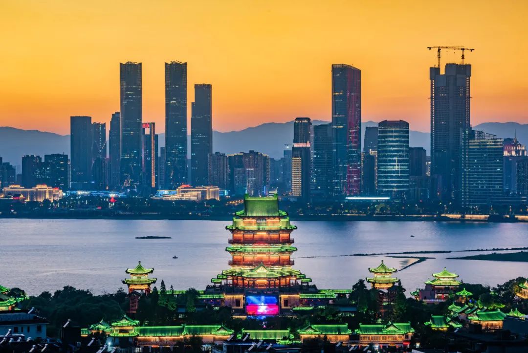 “网红”城市的流量密码 藏在这三个问号里