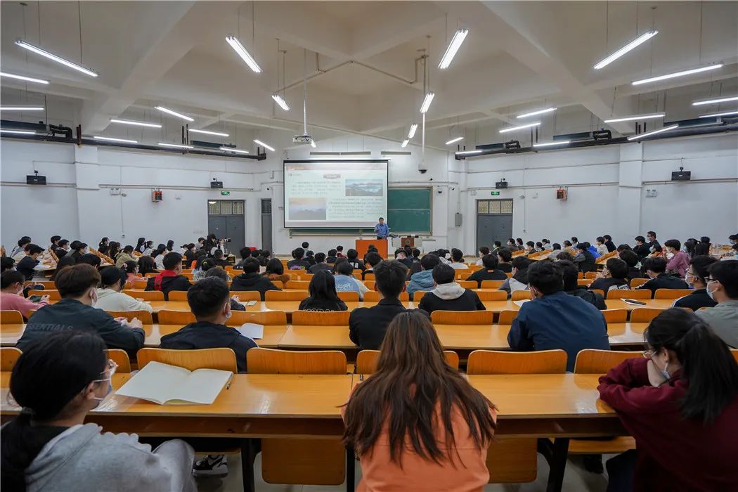 河南开封科技传媒学院：一堂特殊的红色思政课