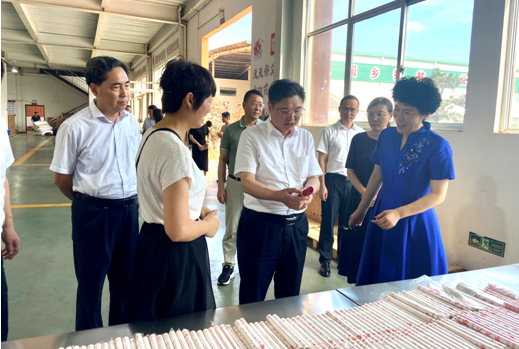 马万里陪同湖北省农业农村厅一行调研南阳艾产业高质量发展情况