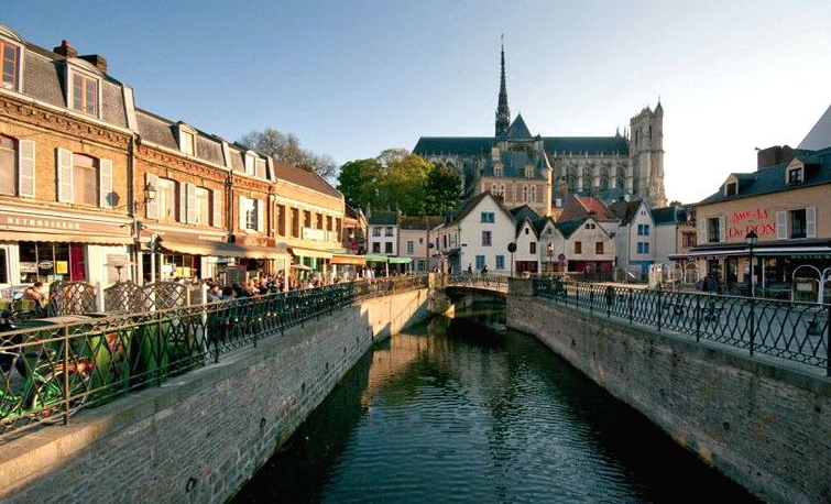 Amiens, a Starting Point Around the World