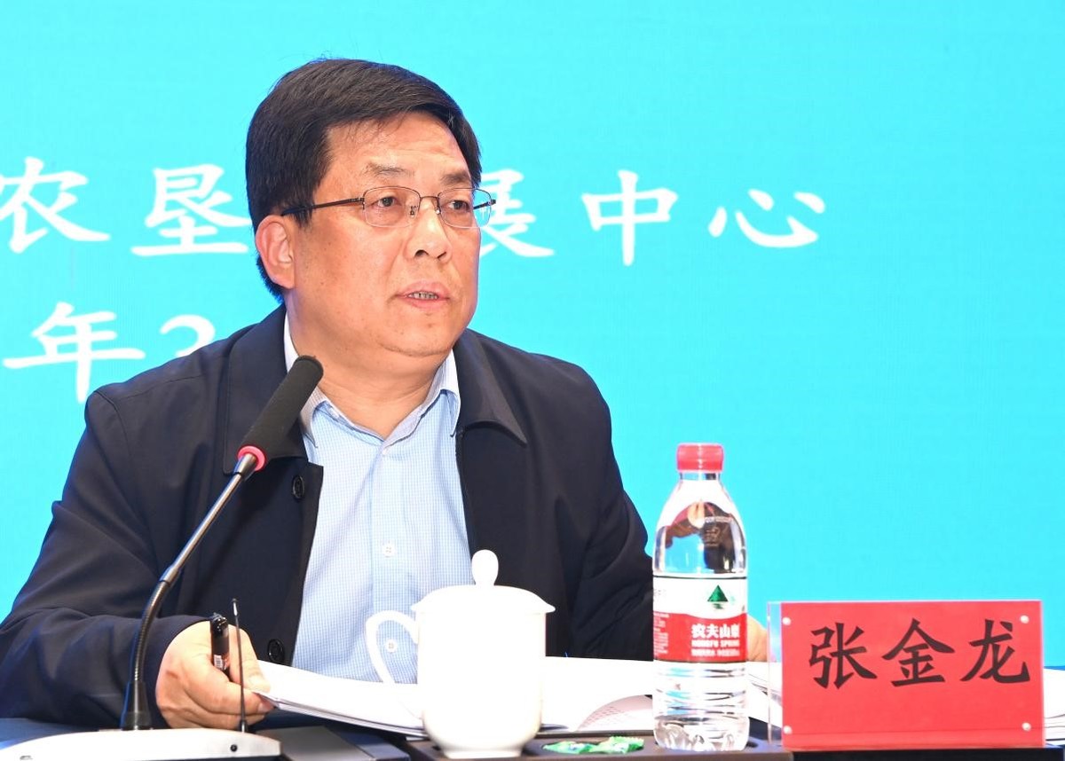 全省農(nóng)機(jī)農(nóng)墾工作會(huì)議暨智能農(nóng)機(jī)知識(shí)培訓(xùn)班在新鄉(xiāng)召開(kāi)