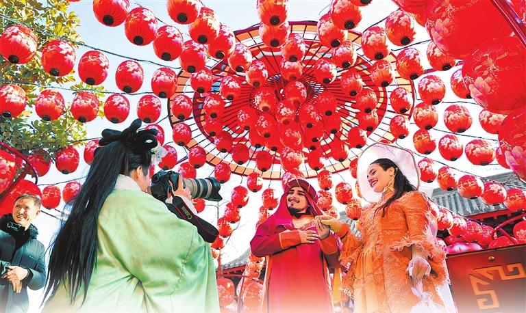 2024年全省文化产业加速转型升级 规模以上文化及相关产业企业营业收入增长5.2%