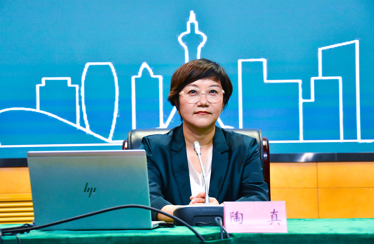 省行政审批政务信息管理局举办“传家训、立家规、扬家风”专题讲座