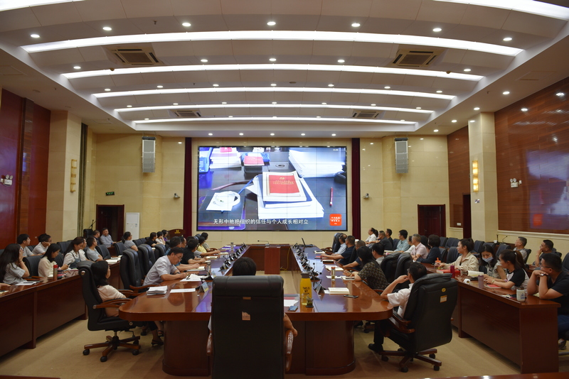 省农机农垦发展中心理论学习中心组开展专题学习研讨