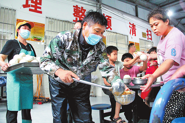 安置点里暖人心