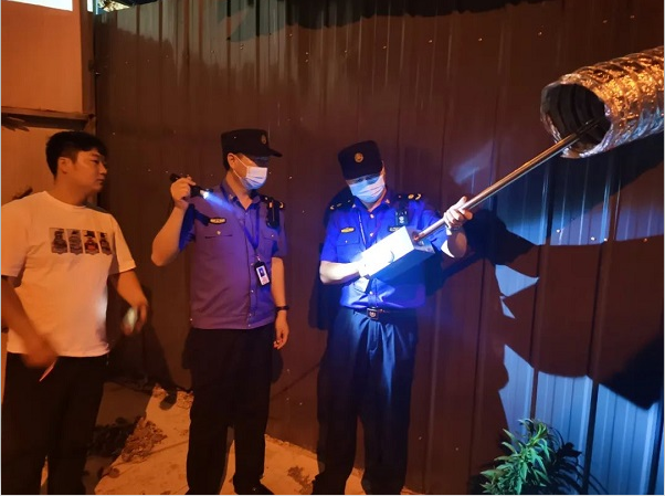 永城市扬尘办运用“一二三四”工作法<br> 交出扬尘和餐饮油烟治理“城管答卷”