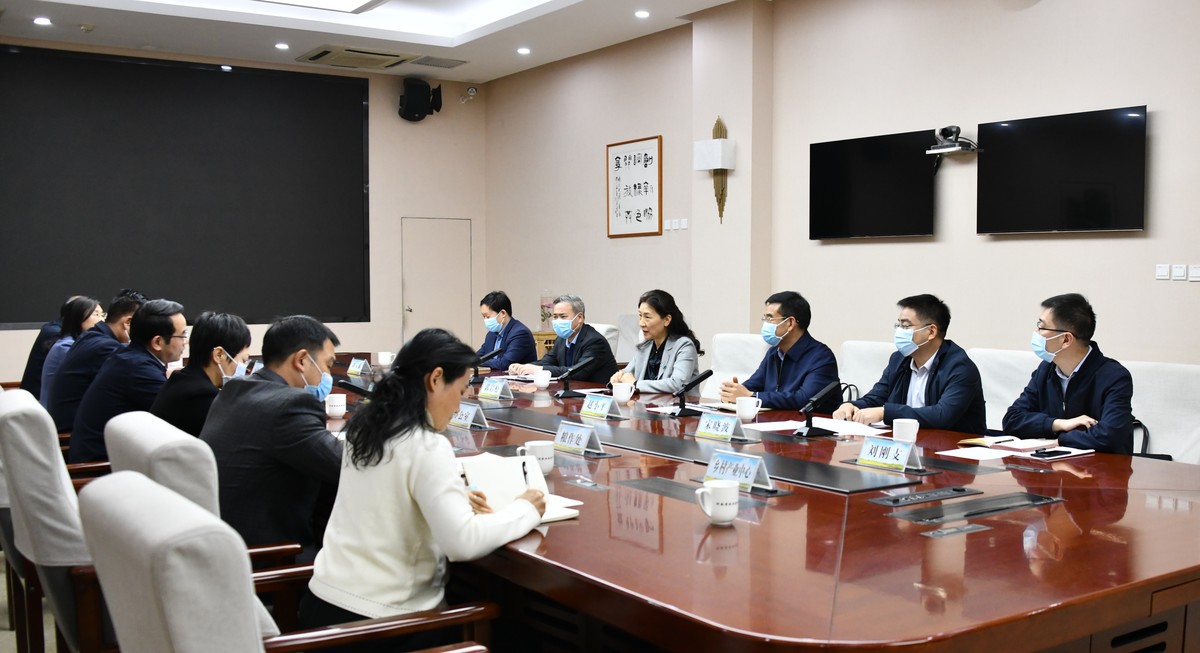 孙巍峰与省委网信办主任郭岩松举行工作会谈