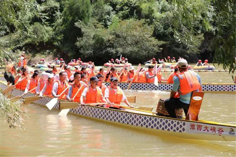 三门峡：第十六届全国双胞胎漂流节举行