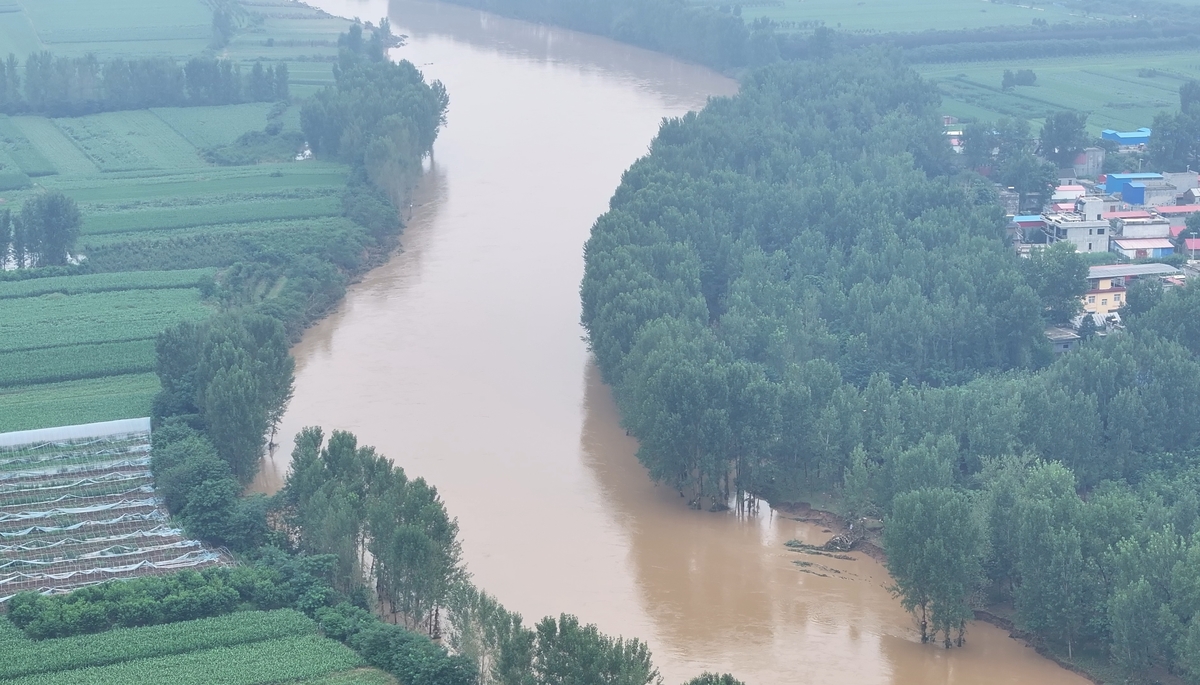河南广播电视总台：现场直击丨河南多地河库水位猛涨 一线情况如何