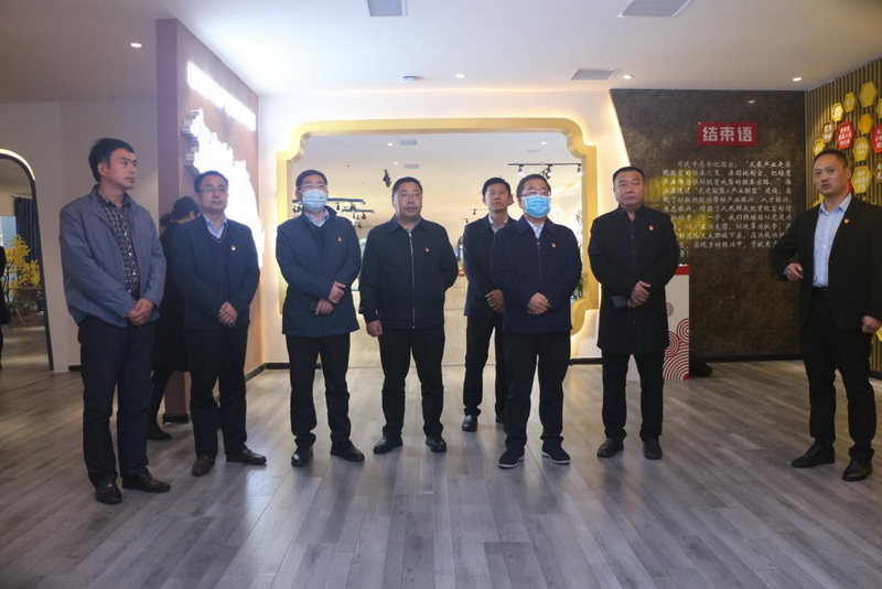 省工业和信息化厅党组成员、副厅长王连海赴信阳、驻马店开展产业扶贫专题调研