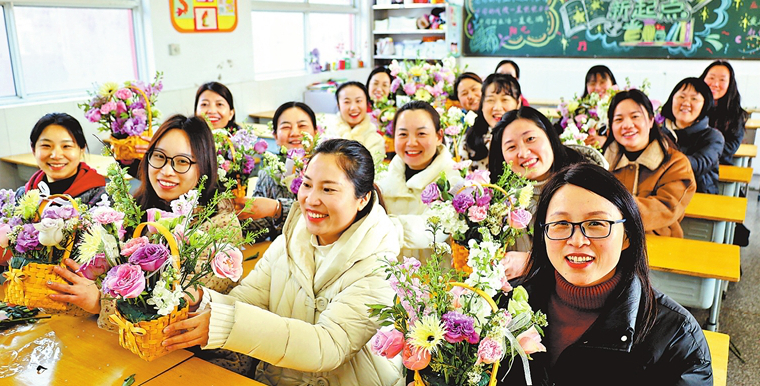 今天为她们送上关爱与祝福