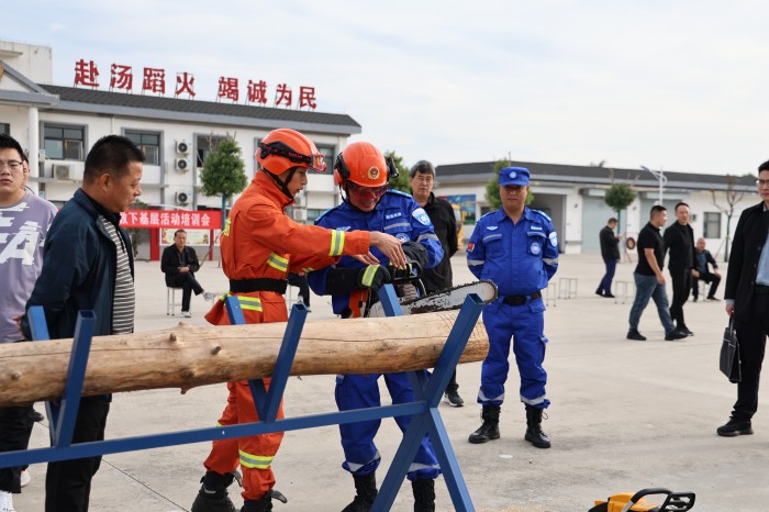 “十八般武艺”看这里——南开展森林火灾扑救技能下基层活动