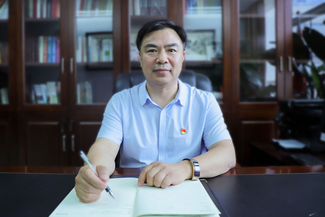 省教育厅副巡视员吕冰不让一个学生因家庭经济困难而失学