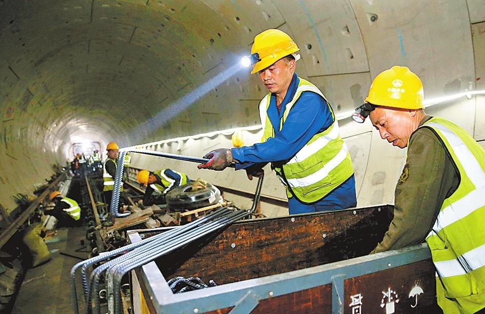 拼搏逐梦 劳动光荣