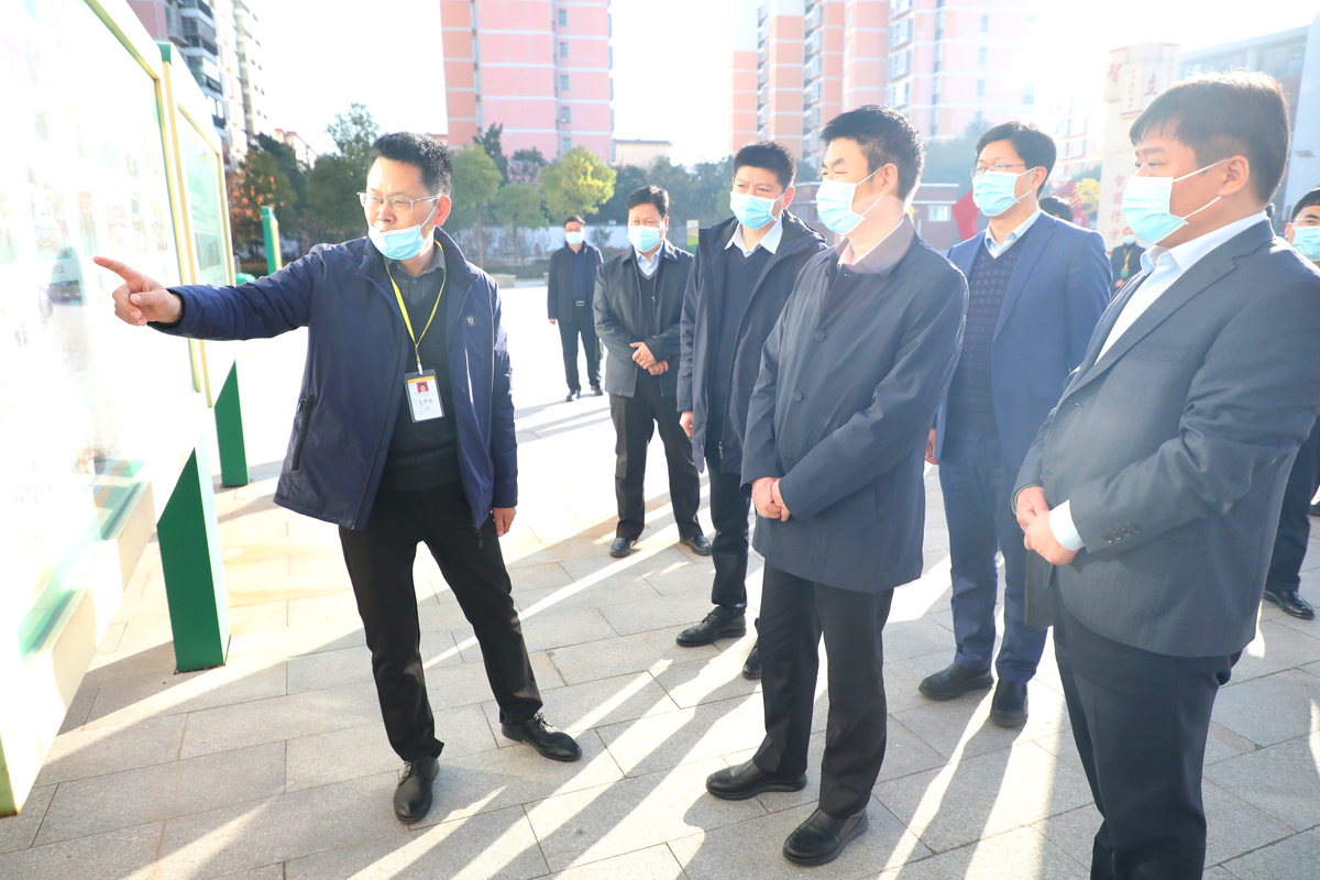 省教育厅党组书记、厅长宋争辉到驻马店市调研