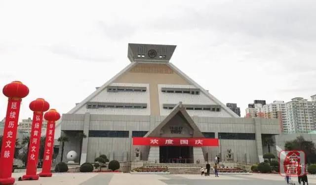 这个假期河南博物院成为游客“打卡”的热门景点