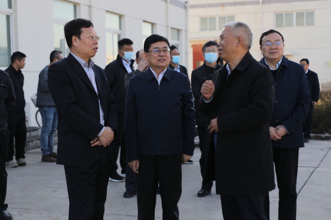 安阳常务副市长陈志伟投资集团总经理闫万鹏一行调研安彩高科
