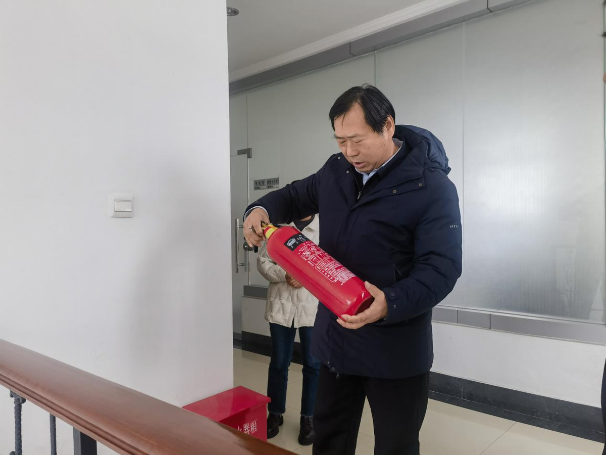 王俊忠到省种业中心检查安全生产和消防安全工作