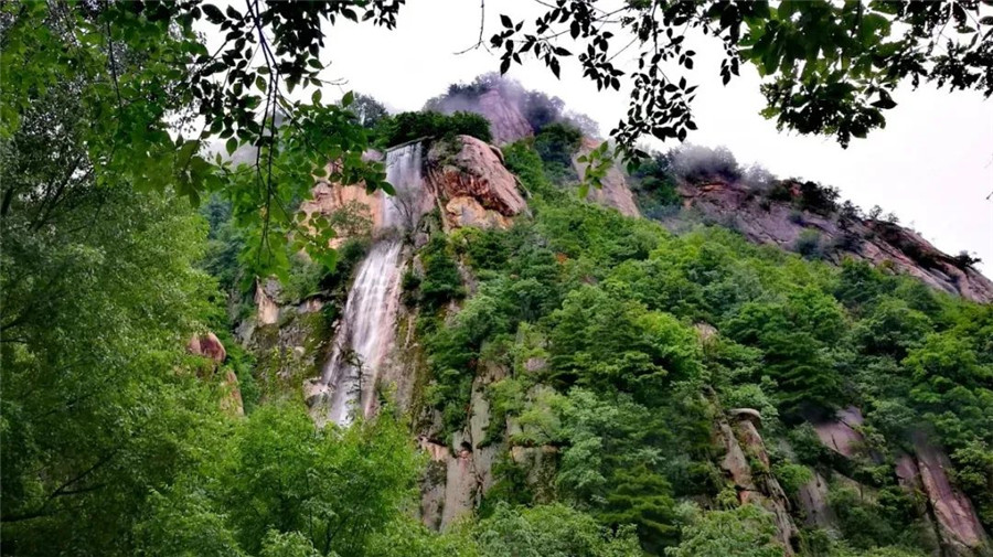 天河大峡谷第二届“茱萸花节”开幕