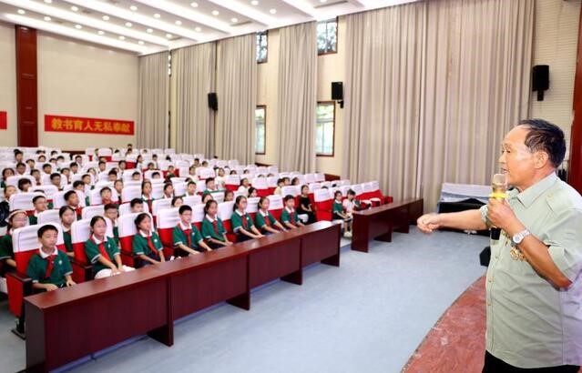 周口：郸城县“开学第一课”聚焦国防教育