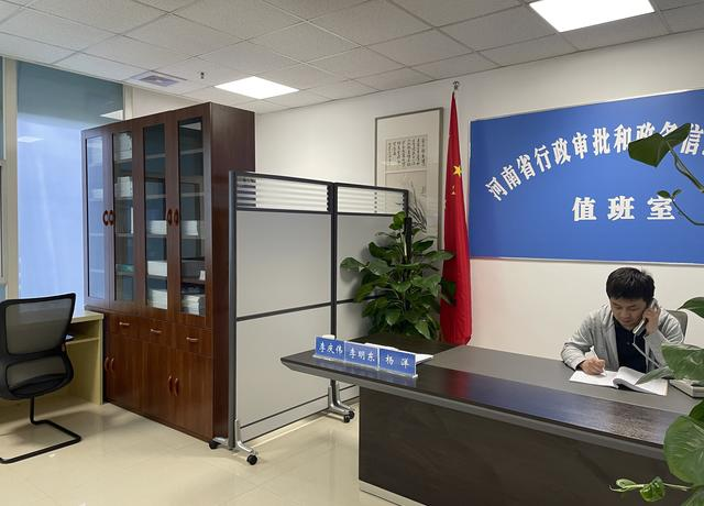 战“疫”有我 冲锋在前 <br>省行政审批和政务信息管理局党员干部<br>积极投身疫情防控最前线