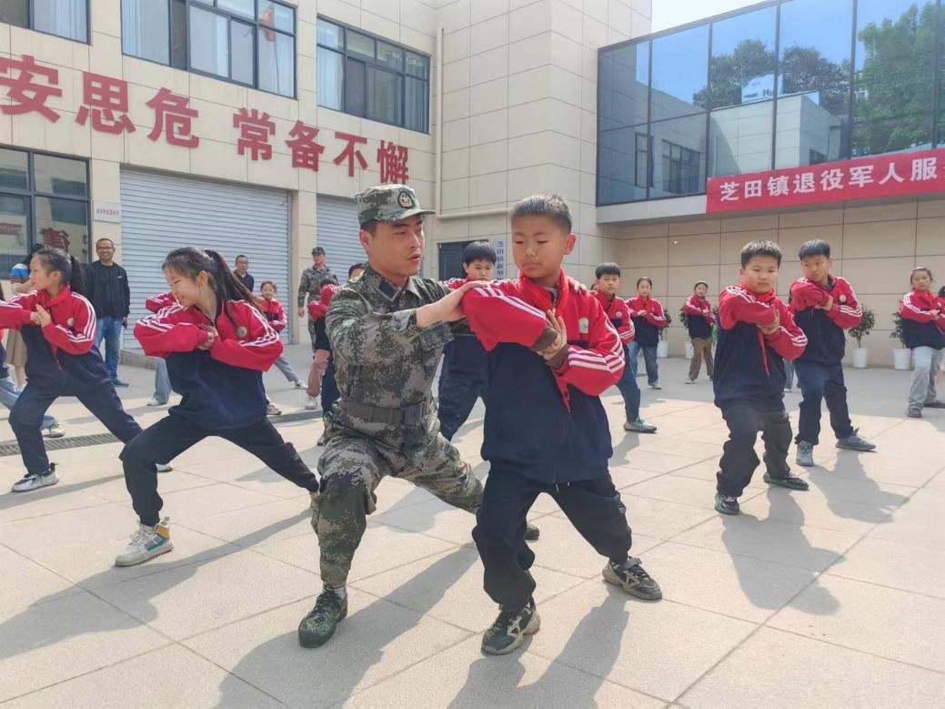 郑州巩义：小镇军史馆 红色少年多