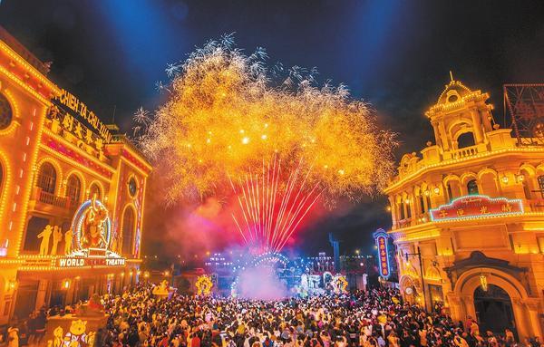 New Year's Performances in Movie Town