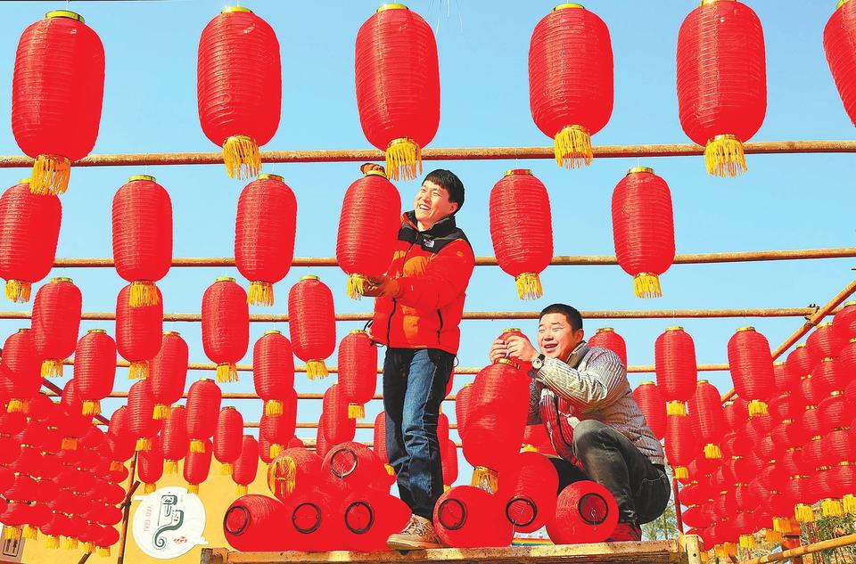 Lantern Decorations Create Festive Atmosphere in Ruyang
