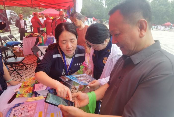 手把手学习安全技能、沉浸式体验应急场景……河南开展“安全宣传咨询日”活动