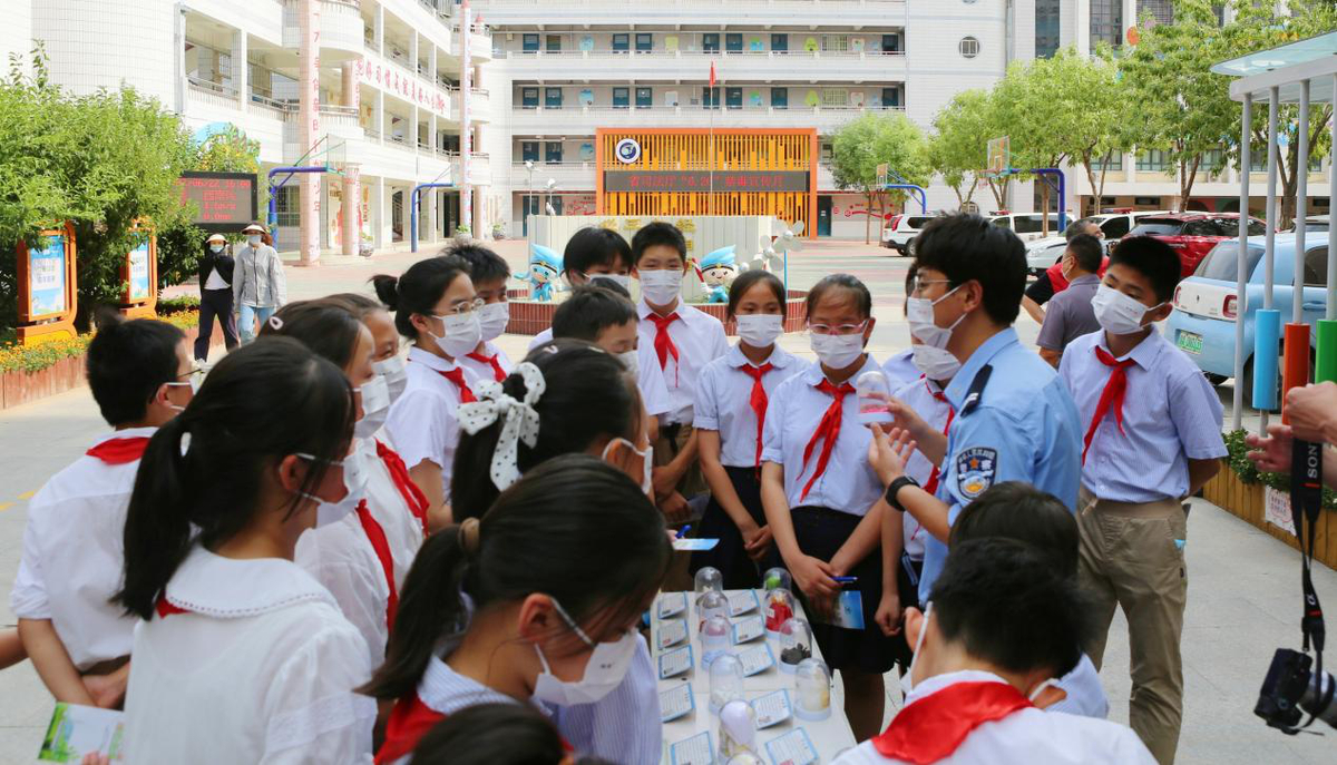 禁毒宣传进校园  护航青春伴成长<br>省司法厅赴经三路小学开展禁毒宣传志愿活动