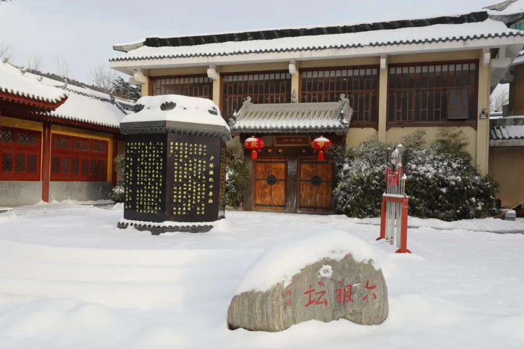 行走河南·读懂中国丨嵩山少林寺武术馆雪景美如画